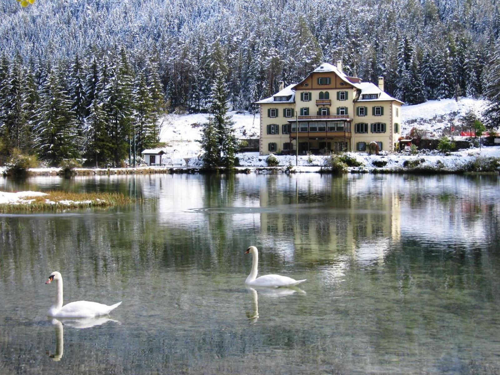 Hotel Baur Am See Dobbiaco Esterno foto