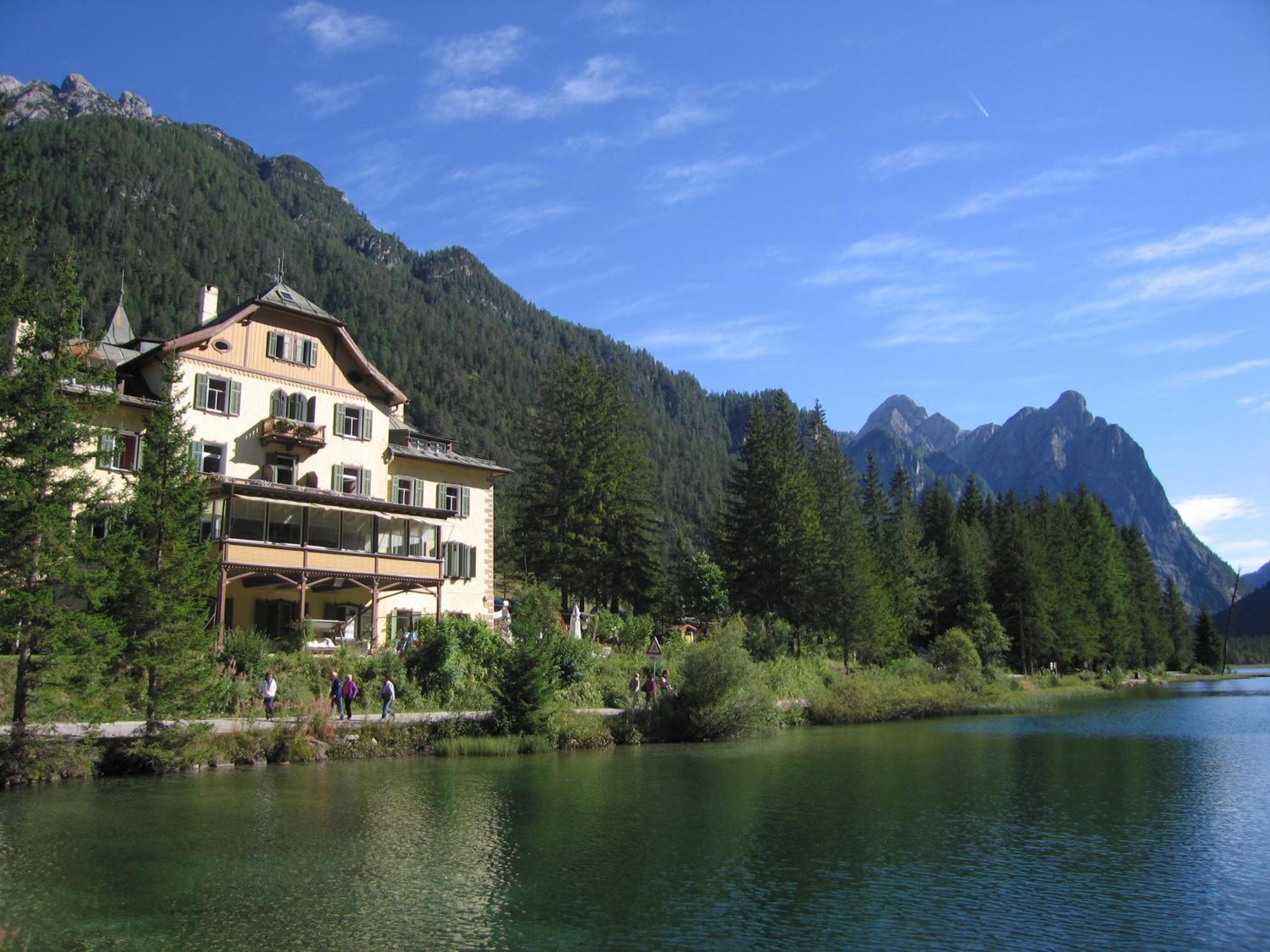 Hotel Baur Am See Dobbiaco Esterno foto